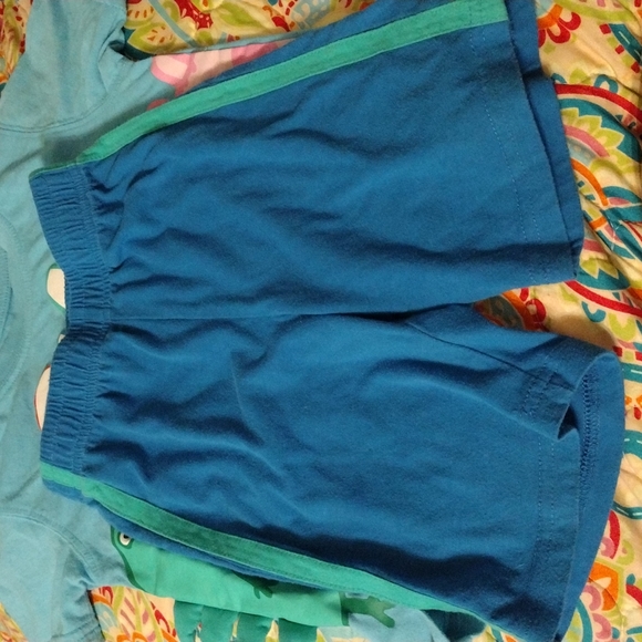 PEPPA PIG- 2 piece short and shirt set size 4t - Picture 4 of 8